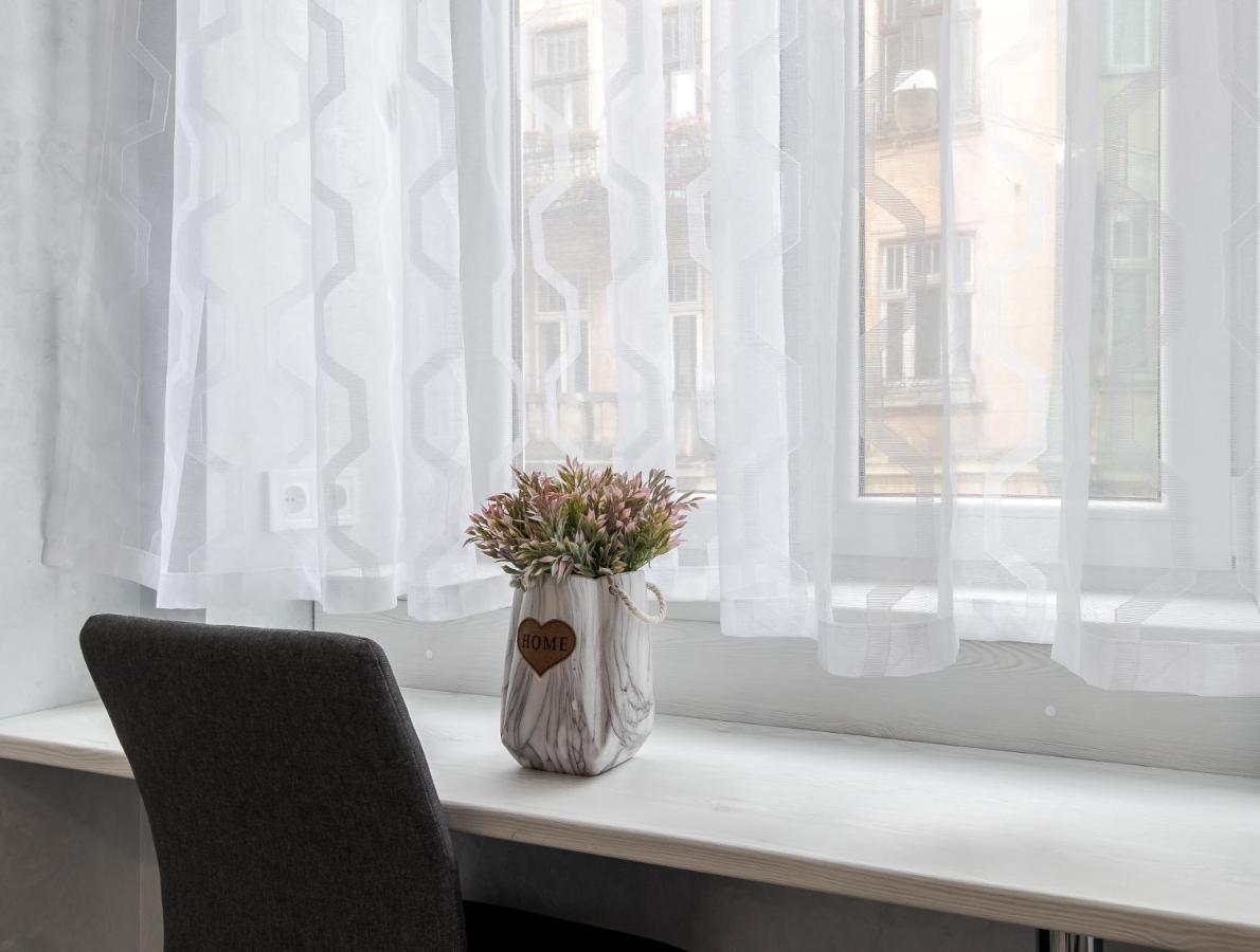Golden Violin ! Apartments Lviv S Екстер'єр фото