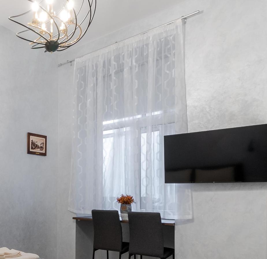 Golden Violin ! Apartments Lviv S Екстер'єр фото