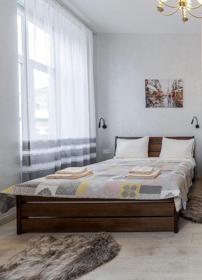 Golden Violin ! Apartments Lviv S Екстер'єр фото
